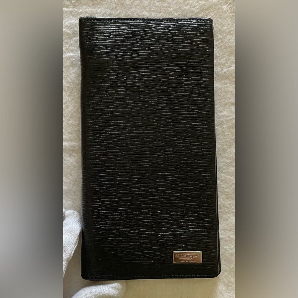 Ferragamo Authentic Vintage Black Textured Wallet w/ Colorful Leather Interior - Picture 2 of 14